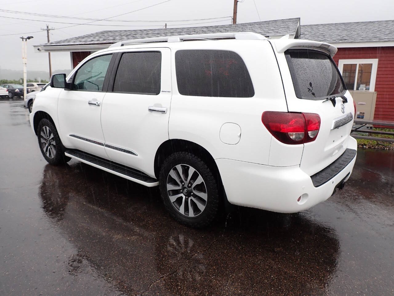 Used 2018 Toyota Sequoia Limited w/ Safety & Convenience Package AWD/4WD image 4