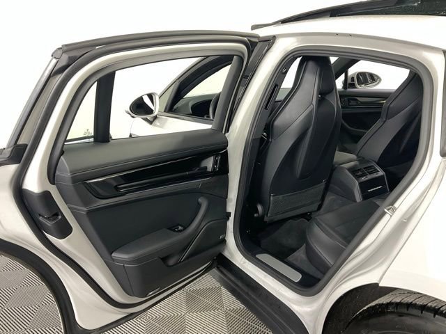 Used 2024 Porsche Panamera 4 image 32