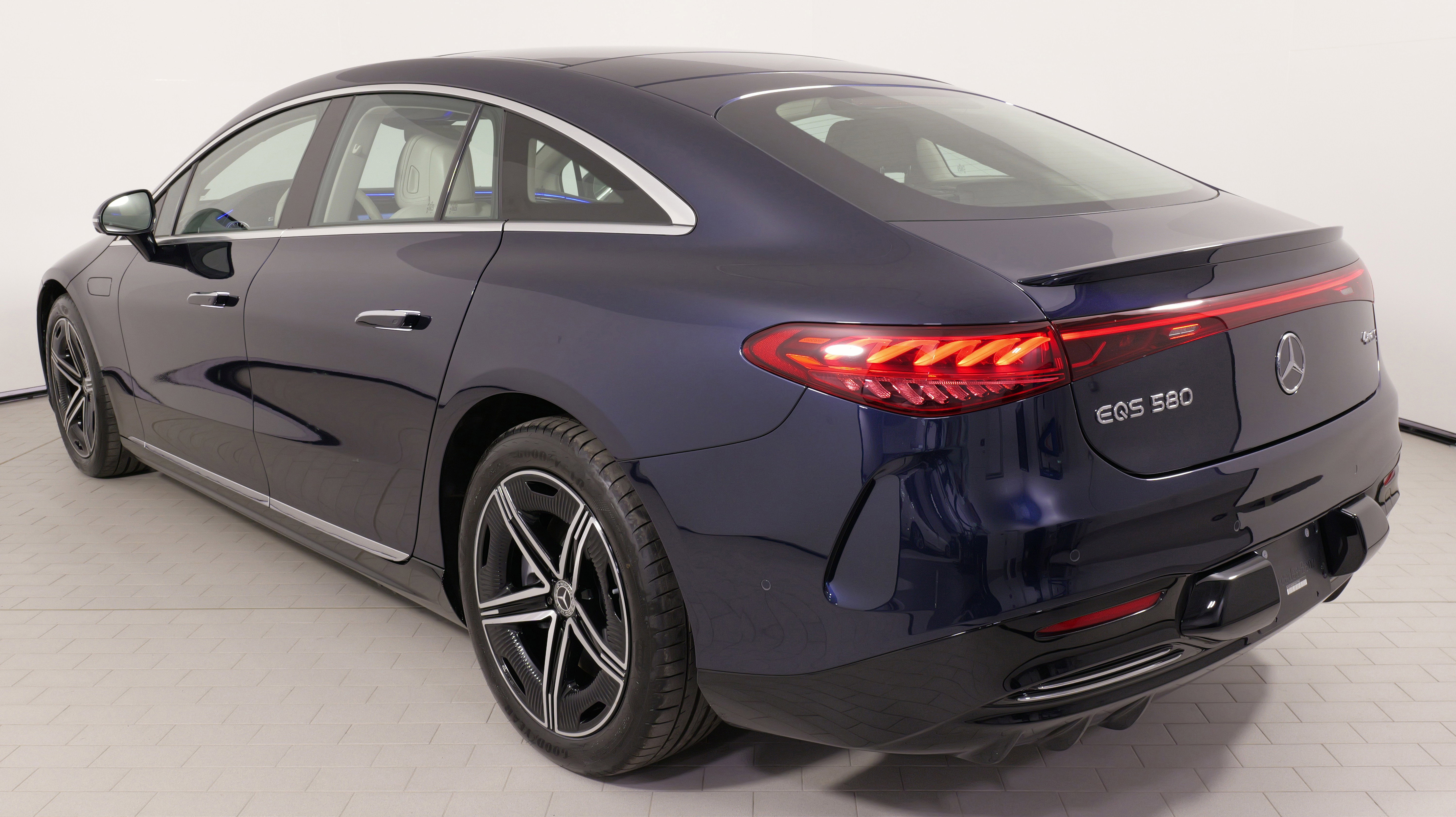 Used 2023 Mercedes-Benz EQS 580 4MATIC Sedan image 17