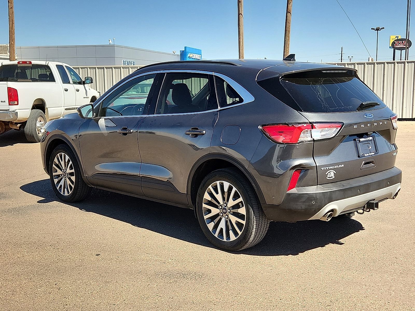 Used 2020 Ford Escape Titanium image 3
