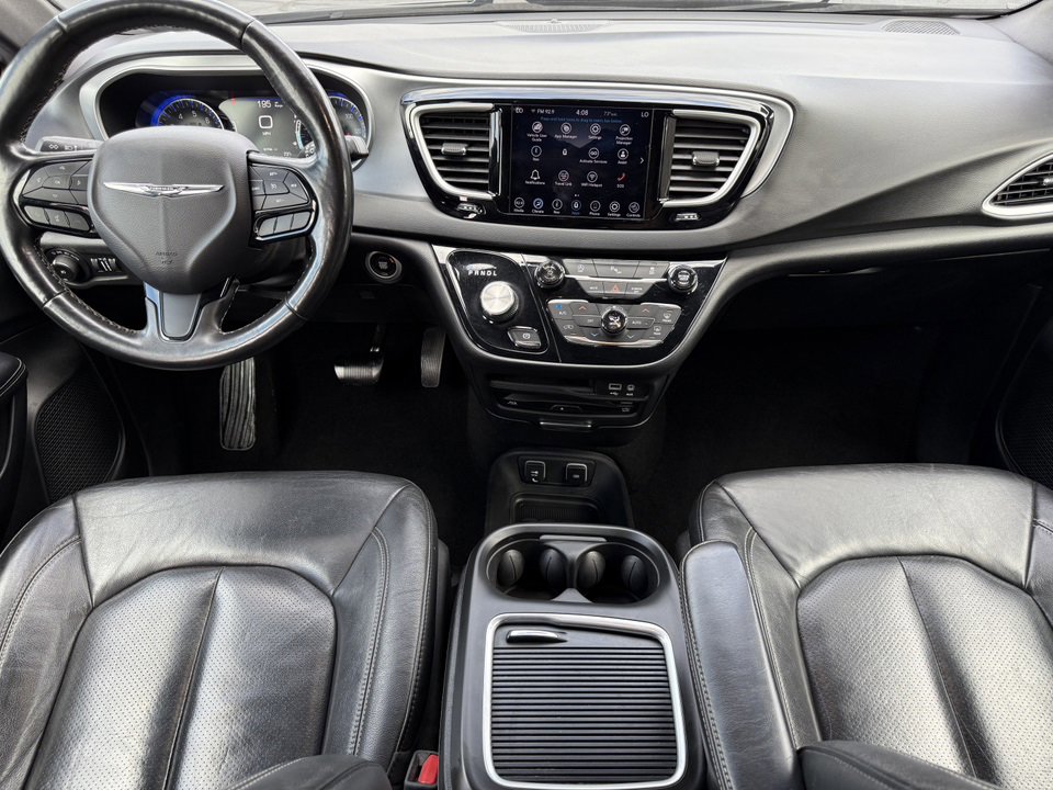 Used 2020 Chrysler Pacifica Touring-L Plus image 3