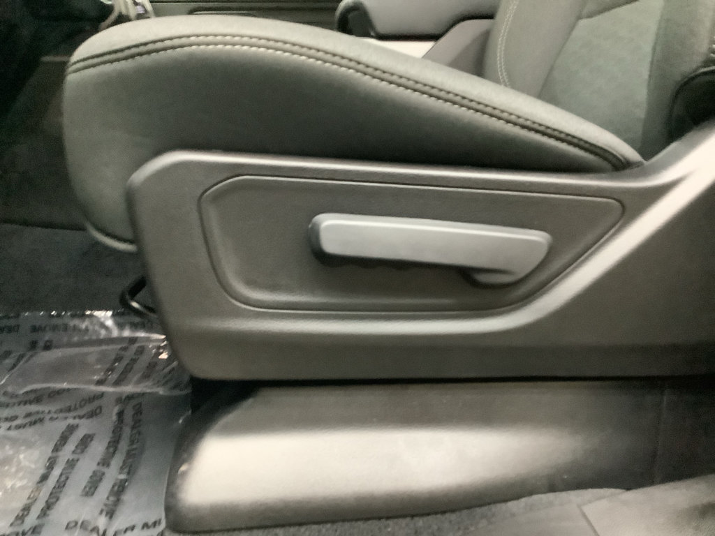 New 2026 RAM 1500 Express AWD/4WD image 12