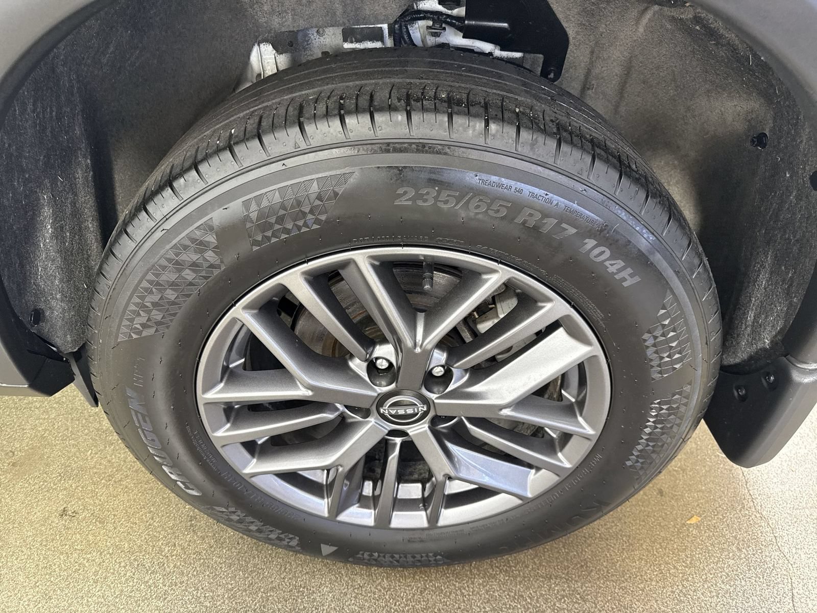 Used 2023 Nissan Rogue S AWD/4WD image 5
