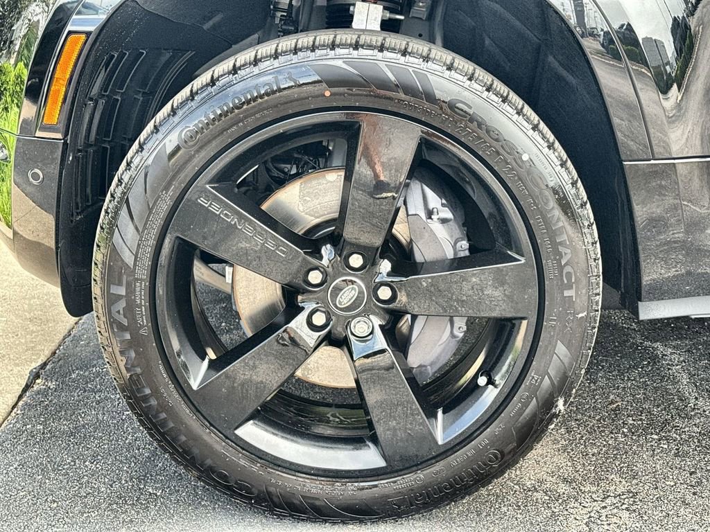 Used 2025 Land Rover Defender 130 X-Dynamic SE image 10