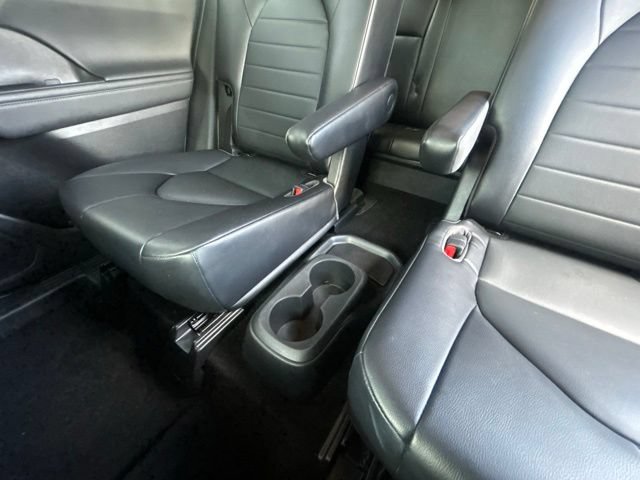 Used 2022 Toyota Highlander XLE AWD/4WD image 42