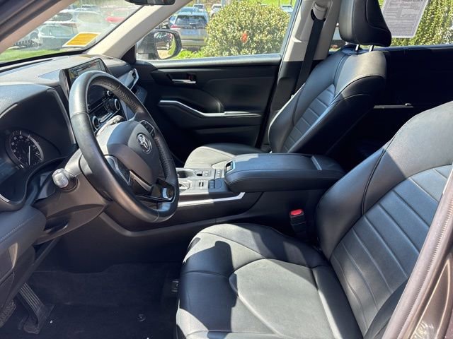 Used 2021 Toyota Highlander XLE AWD/4WD image 27