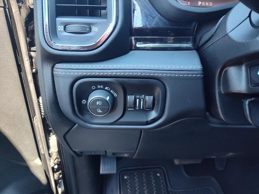 Used 2025 RAM 3500 Limited AWD/4WD image 19
