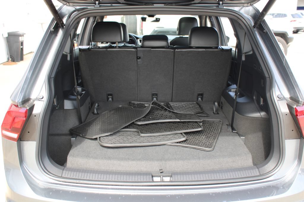 Certified 2024 Volkswagen Tiguan SE R-Line FWD image 28