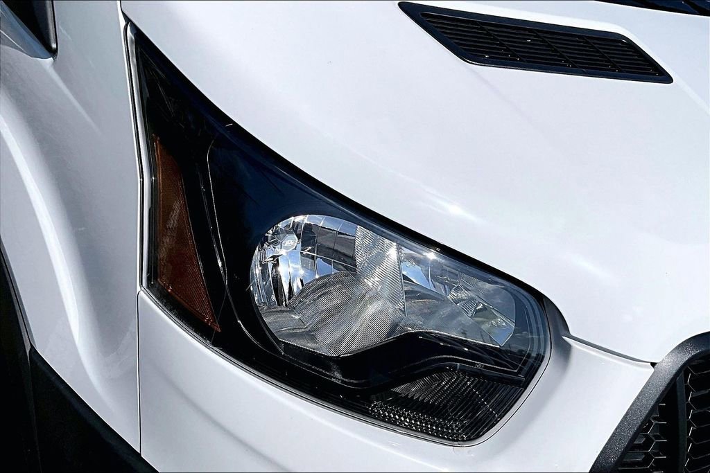 New 2026 Ford Transit 250 148 Medium Roof RWD image 32