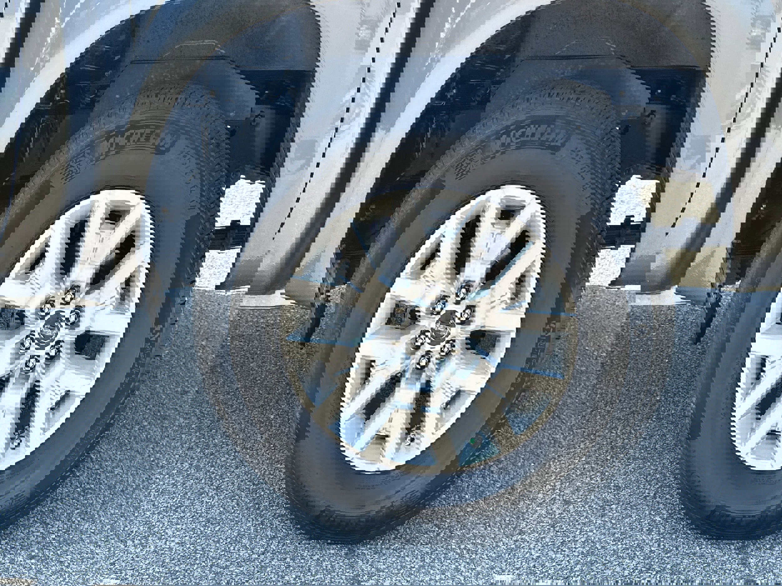 Used 2023 Nissan Frontier SV image 16