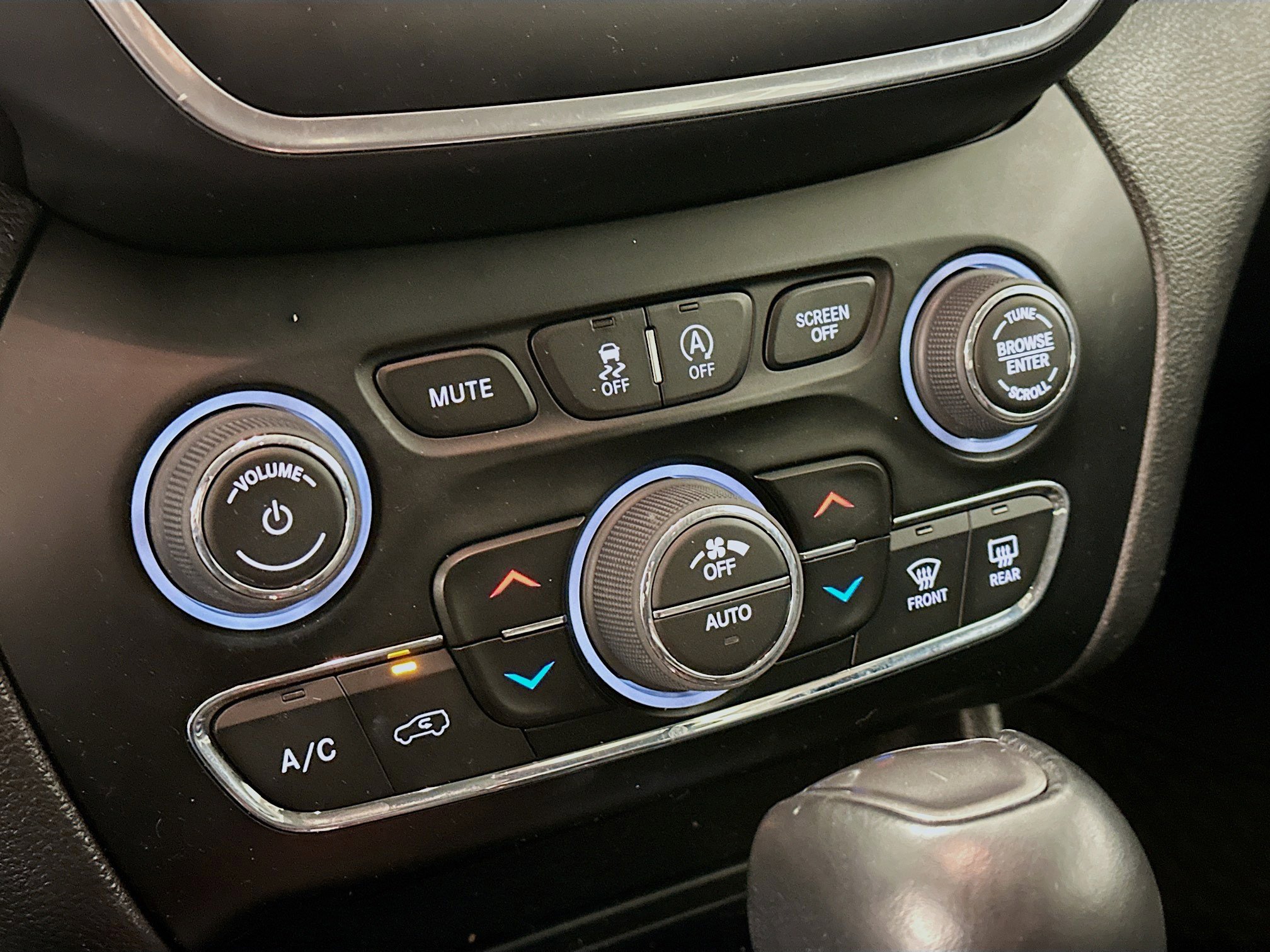 Used 2023 Jeep Cherokee Altitude Lux image 24