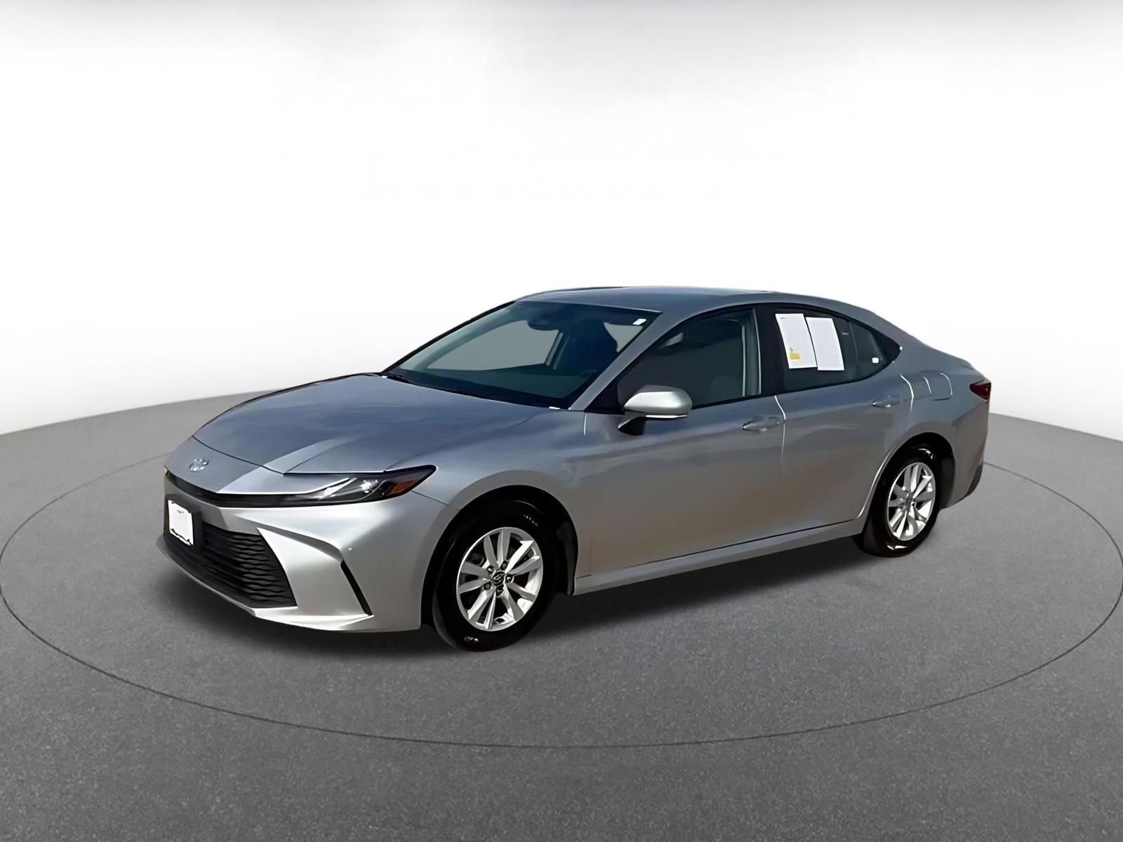 Used 2025 Toyota Camry LE image 7