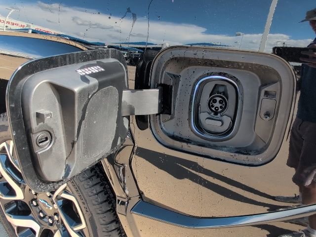 New 2024 Chevrolet Silverado EV RST image 38