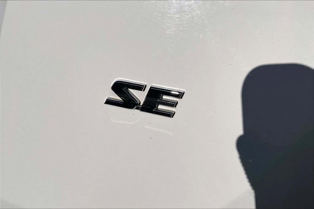 Used 2018 Toyota RAV4 SE w/ Advanced Technology Package image 24