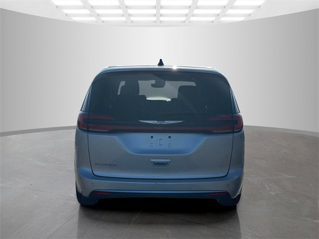 Certified 2024 Chrysler Pacifica Touring-L image 6