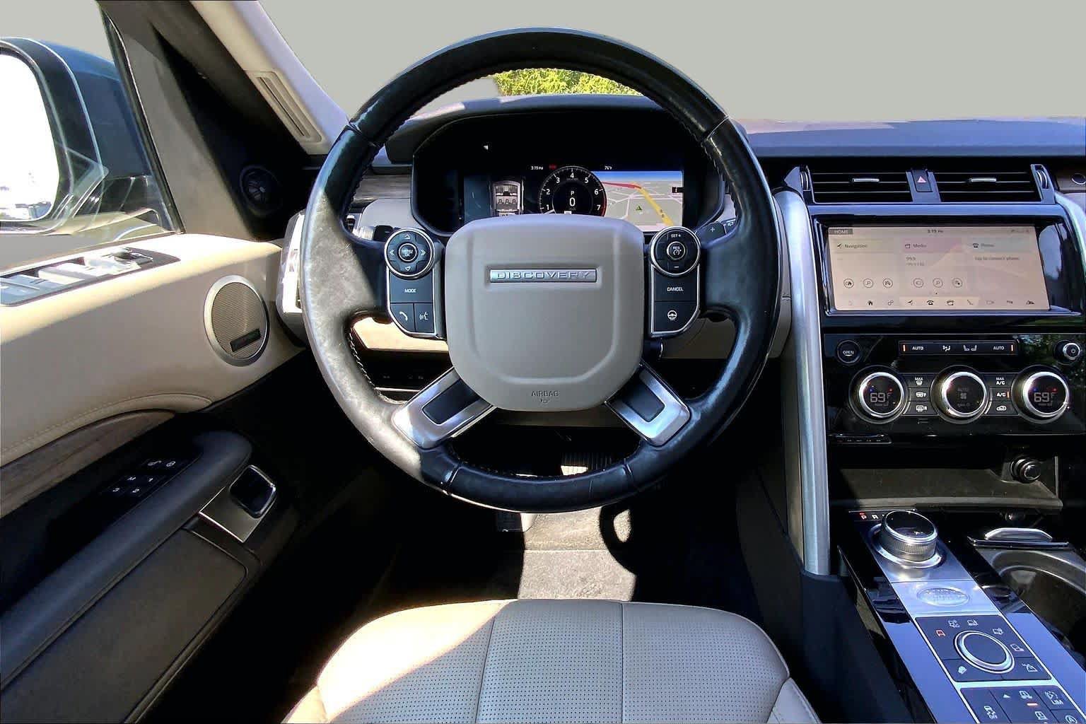 Used 2018 Land Rover Discovery HSE AWD/4WD image 6