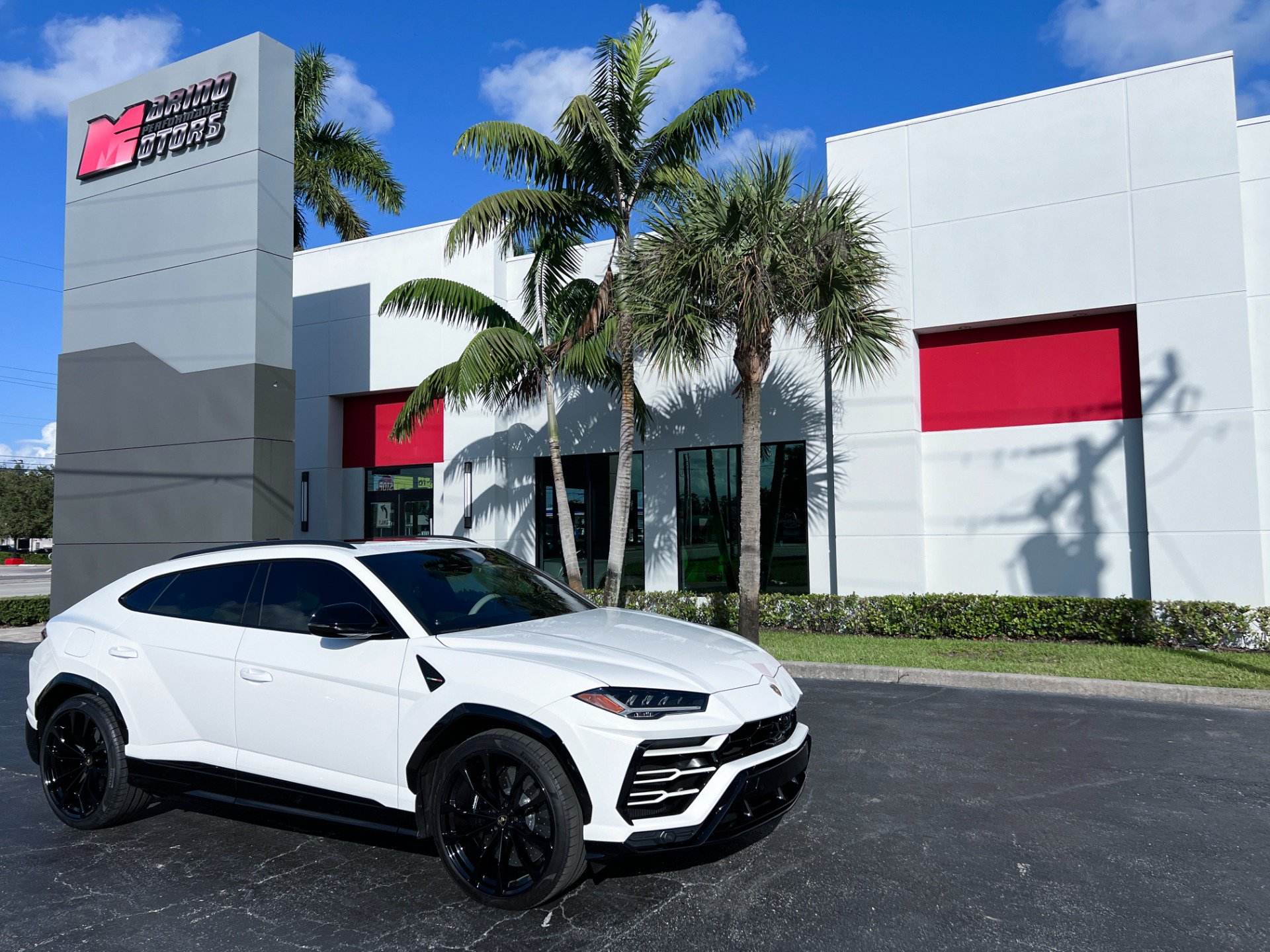 Used 2021 Lamborghini Urus AWD/4WD image 1