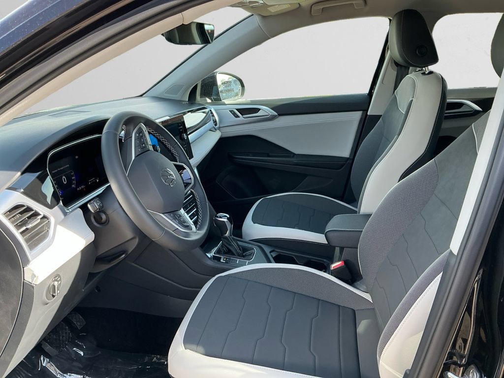 New 2026 Volkswagen Taos SE FWD image 9