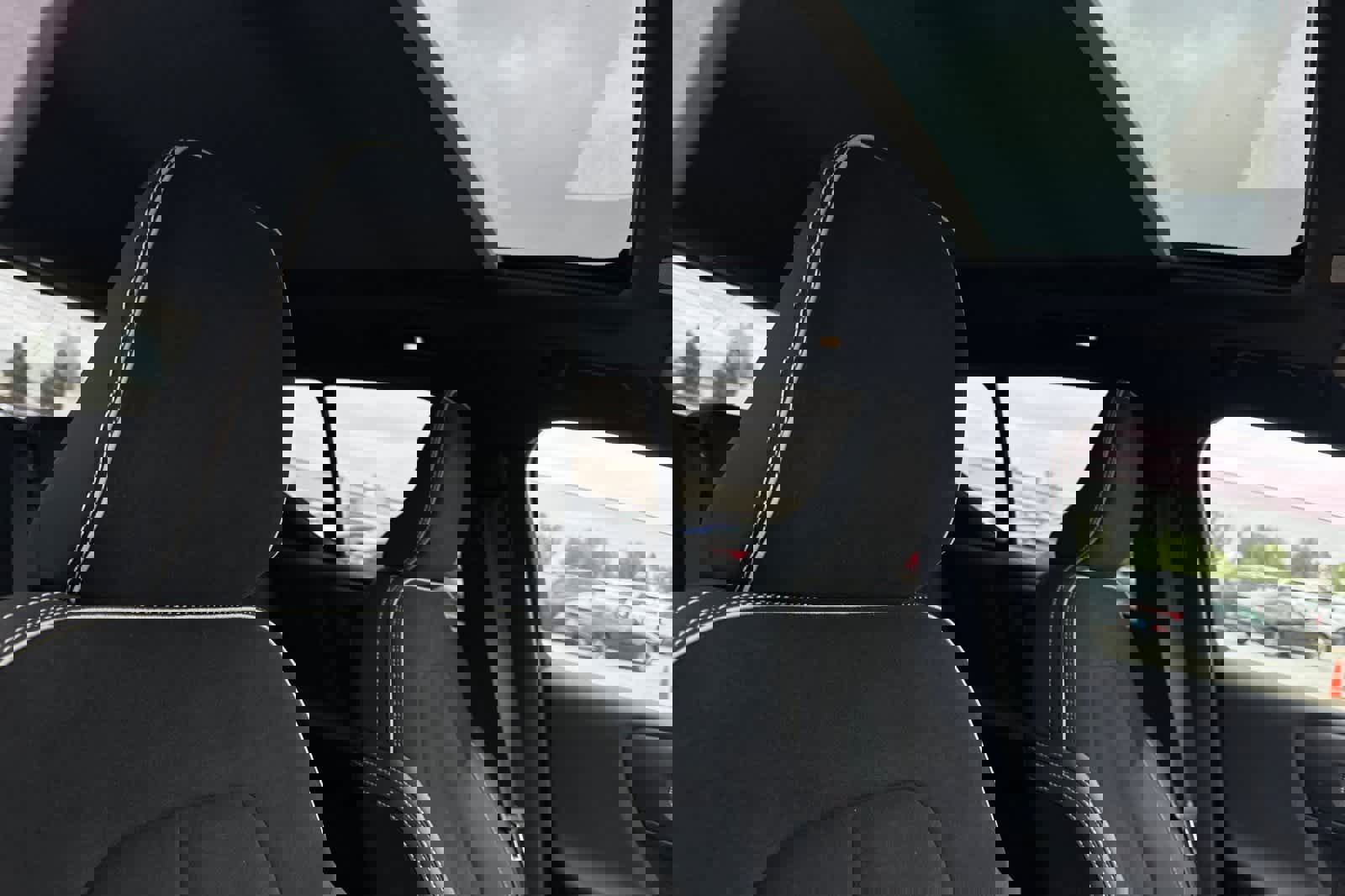 Used 2022 Volvo XC40 P8 Recharge Plus image 19