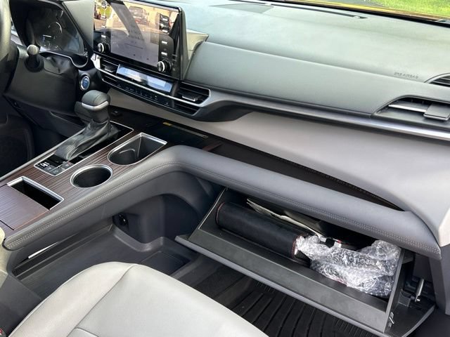 Used 2022 Toyota Sienna XLE w/ XLE Plus Package AWD/4WD image 33