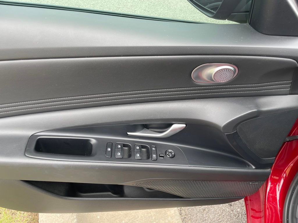 Used 2024 Hyundai Elantra Limited FWD image 11