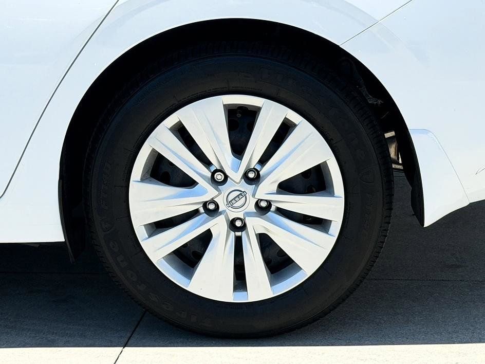 Used 2025 Nissan Sentra S FWD image 17