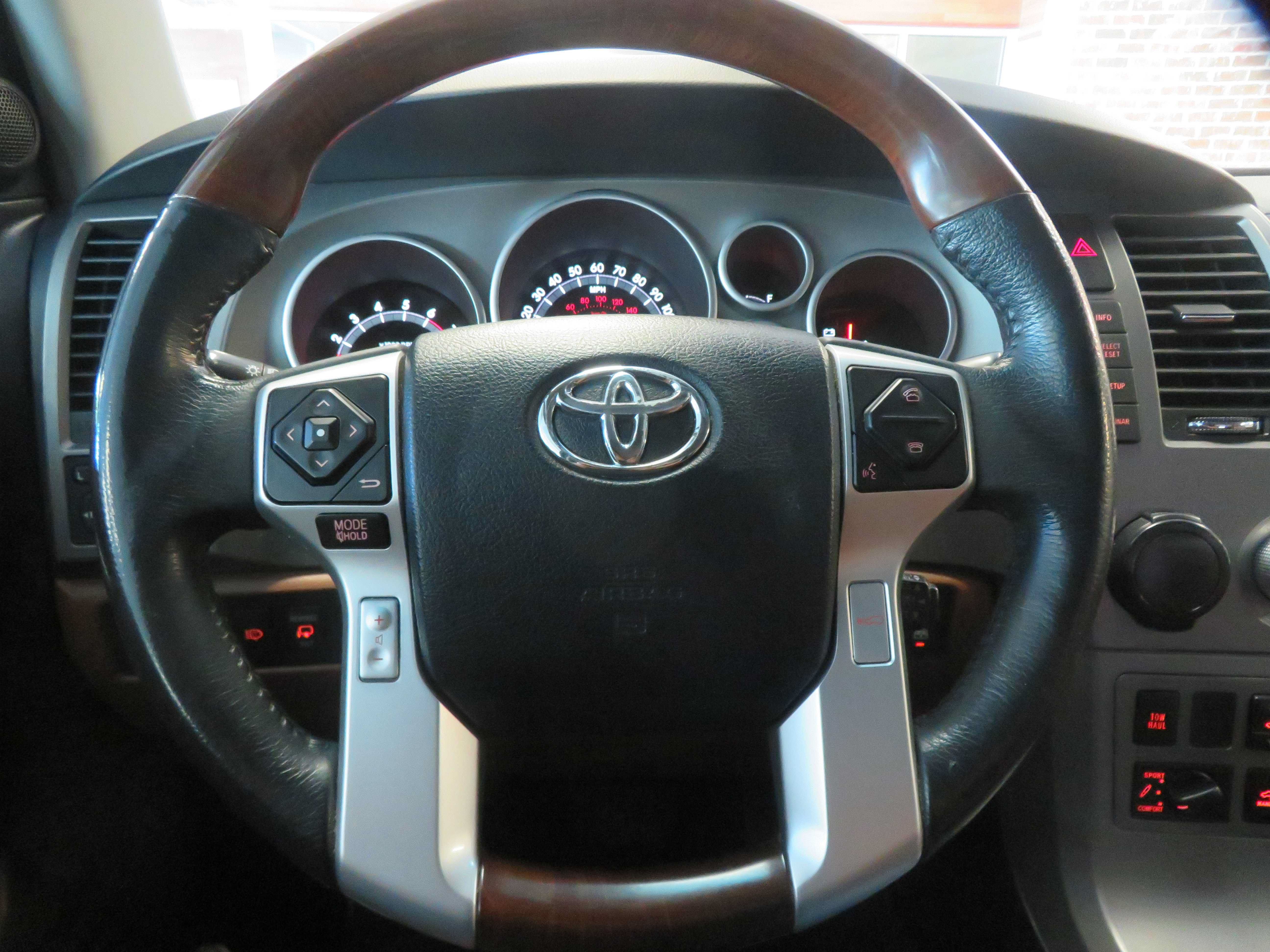 Used 2017 Toyota Sequoia Platinum RWD image 32