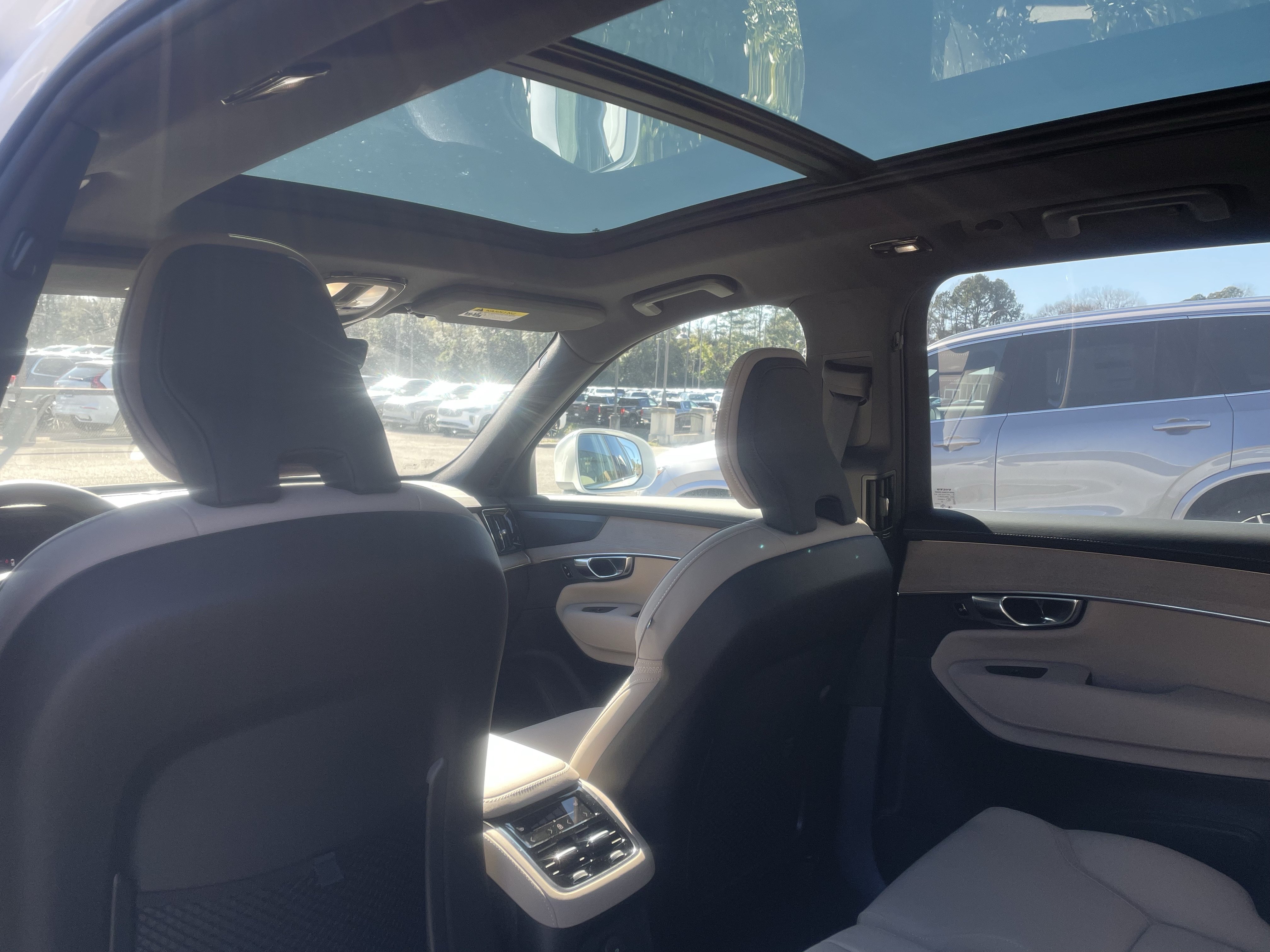 New 2026 Volvo XC90 T8 Plus w/ Protection Package Premier AWD/4WD image 13