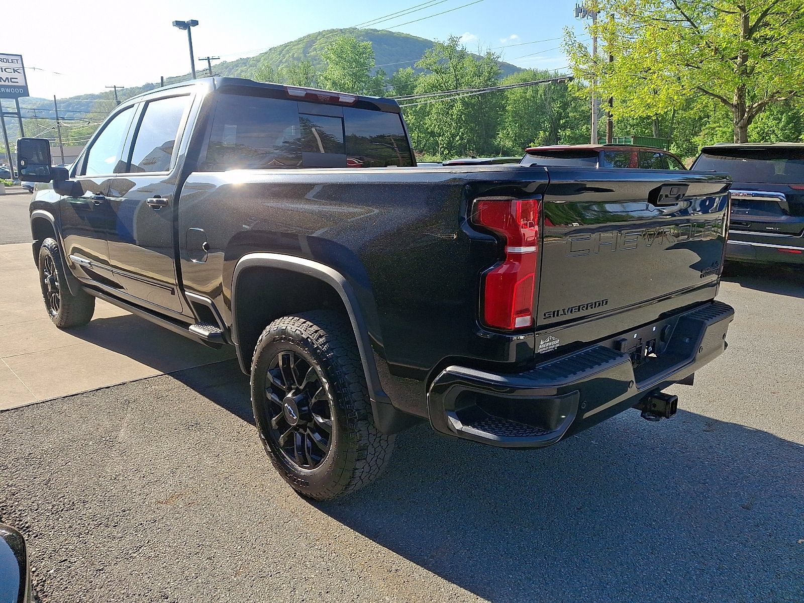 Used 2025 Chevrolet Silverado 2500 High Country w/ High Country Premium Package AWD/4WD image 4