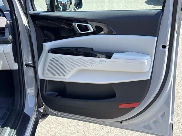 Used 2024 Kia Carnival EX FWD image 6