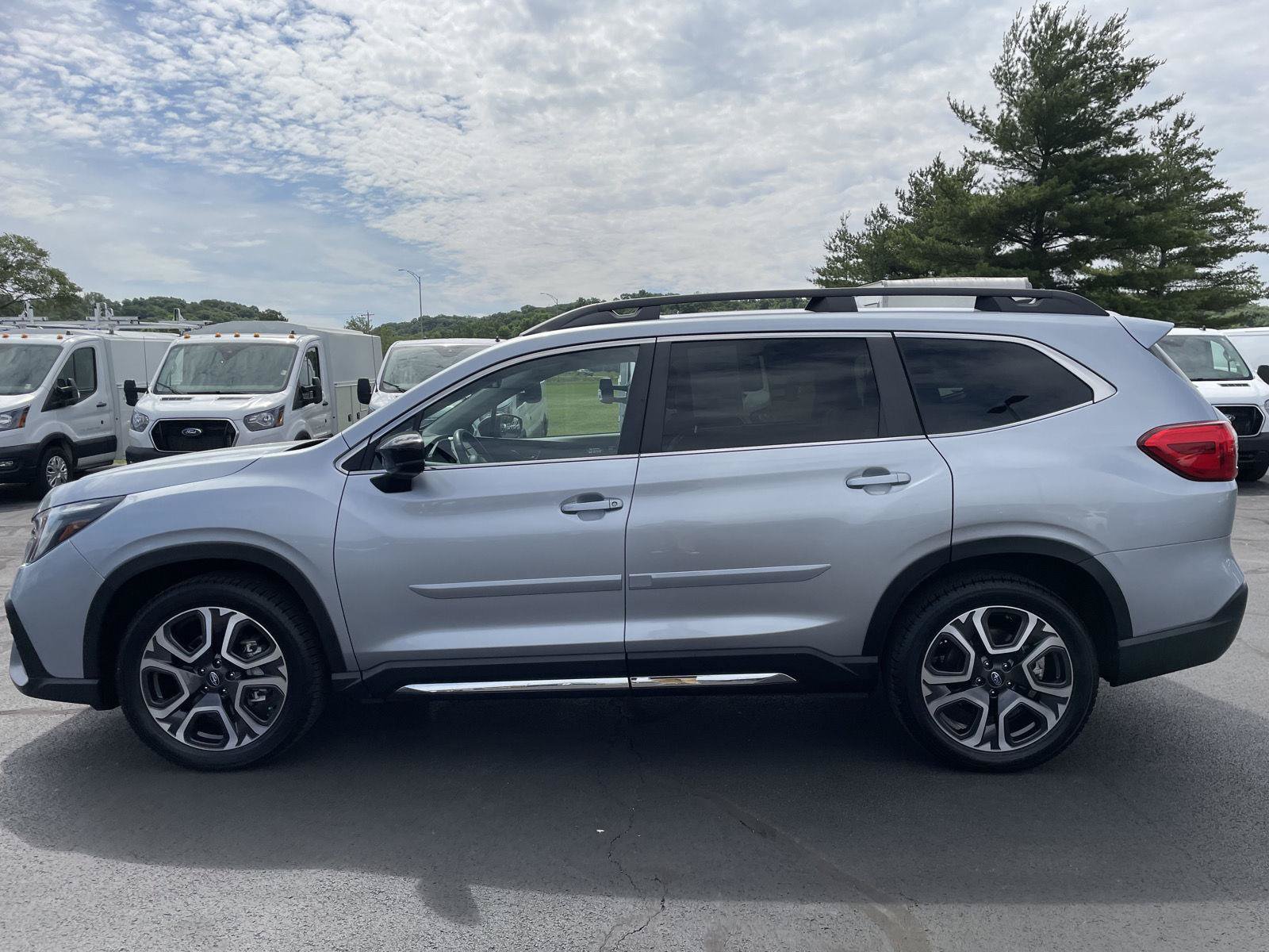 Used 2024 Subaru Ascent Limited AWD/4WD image 3