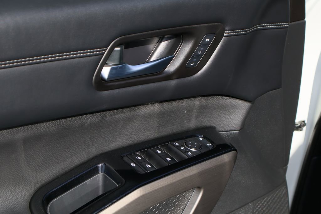 Used 2023 Nissan Pathfinder Platinum image 19