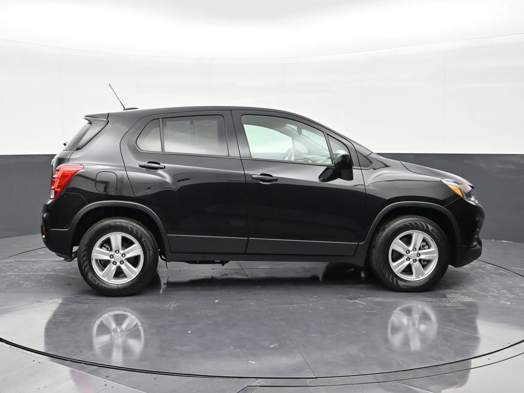 Used 2022 Chevrolet Trax LS w/ Tint and Cruise Package image 6