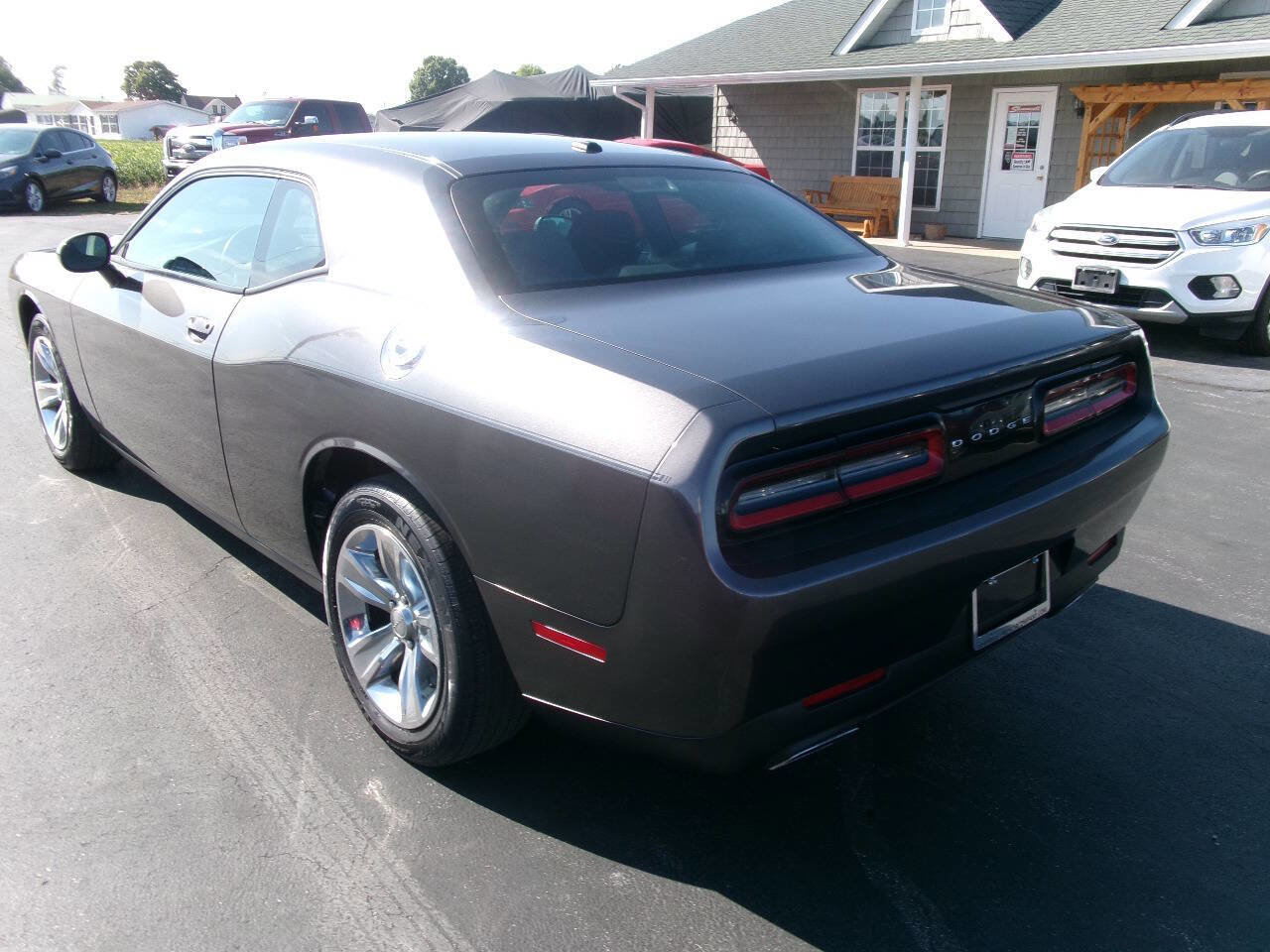 Used 2015 Dodge Challenger SXT image 5