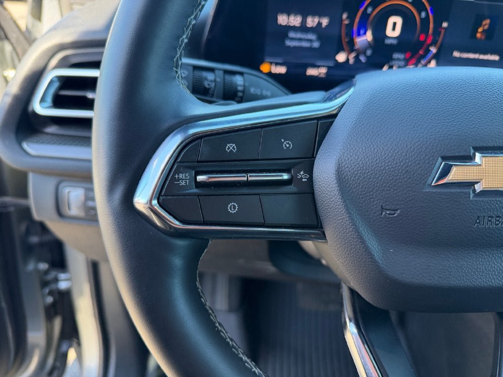 Used 2025 Chevrolet Traverse LT w/ Sun and Wheel Package AWD/4WD image 16