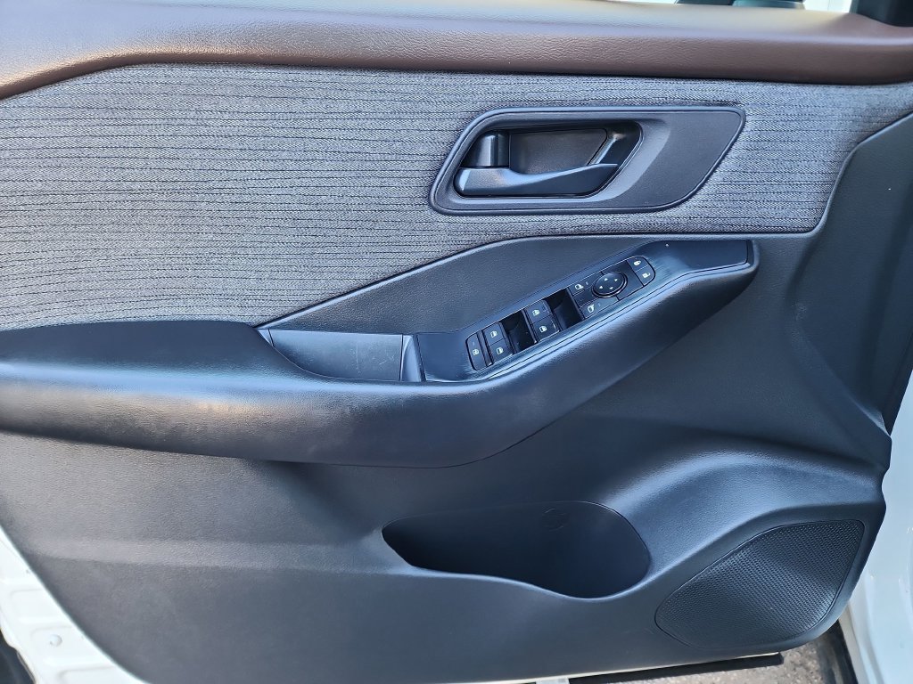 Used 2023 Nissan Rogue S FWD image 4