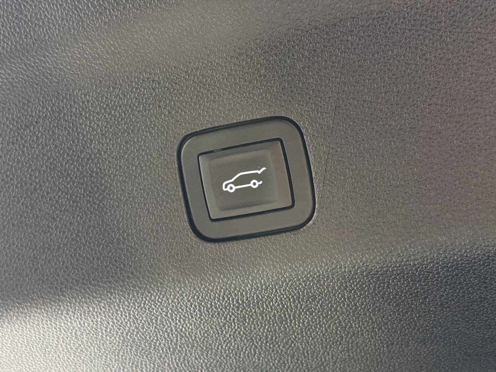 Used 2025 Chevrolet Suburban RST w/ Comfort Package RWD image 18