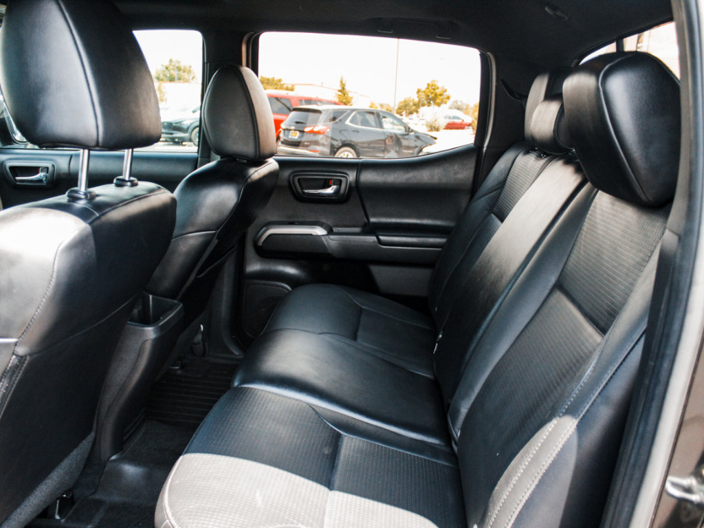 Used 2022 Toyota Tacoma Limited AWD/4WD image 24
