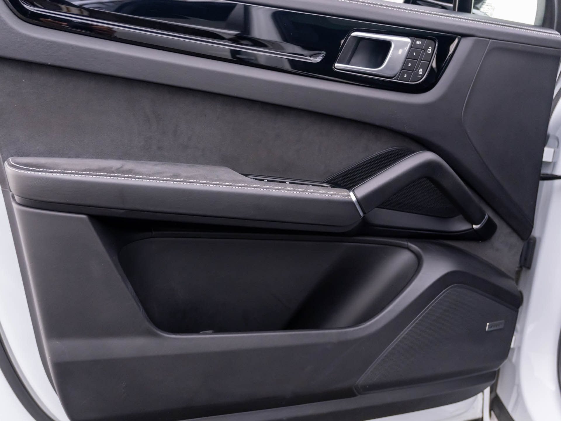 Certified 2022 Porsche Cayenne GTS AWD/4WD image 14