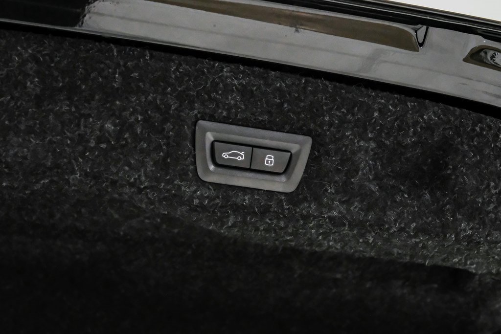 Used 2025 BMW M5 w/ Carbon Package image 61