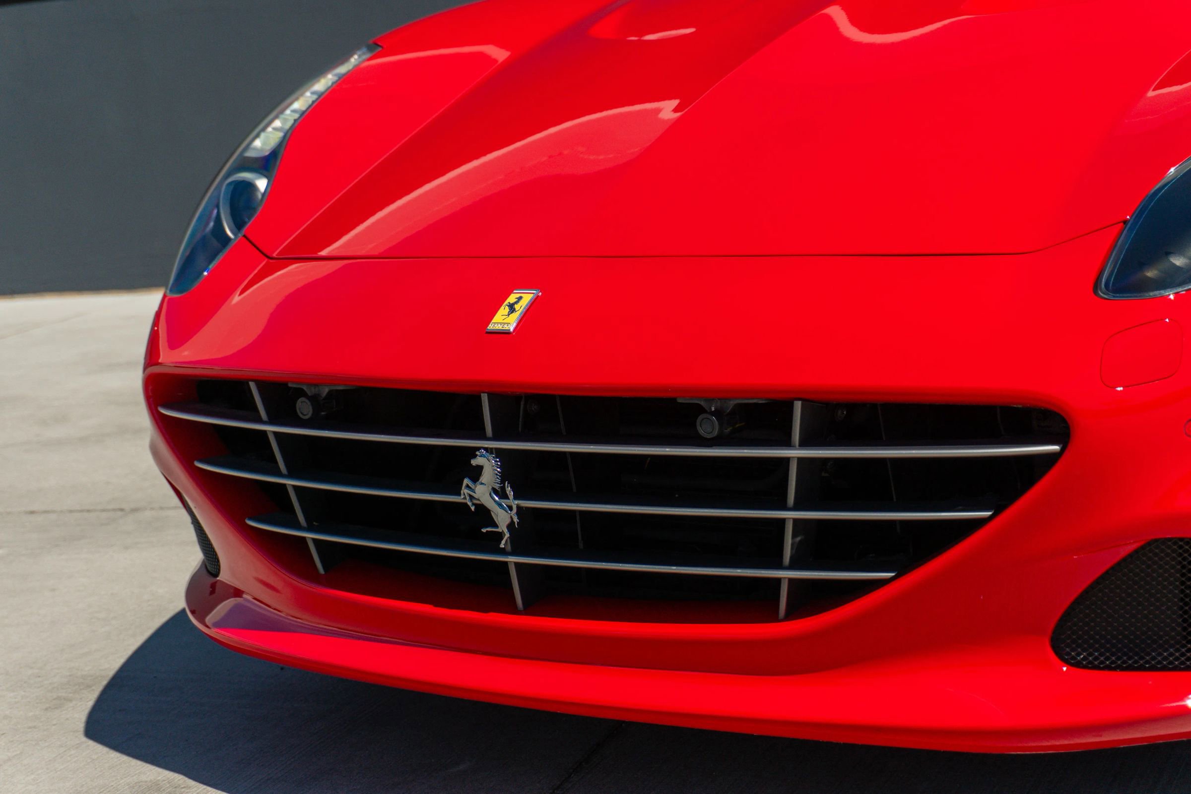 Used 2017 Ferrari California T image 25