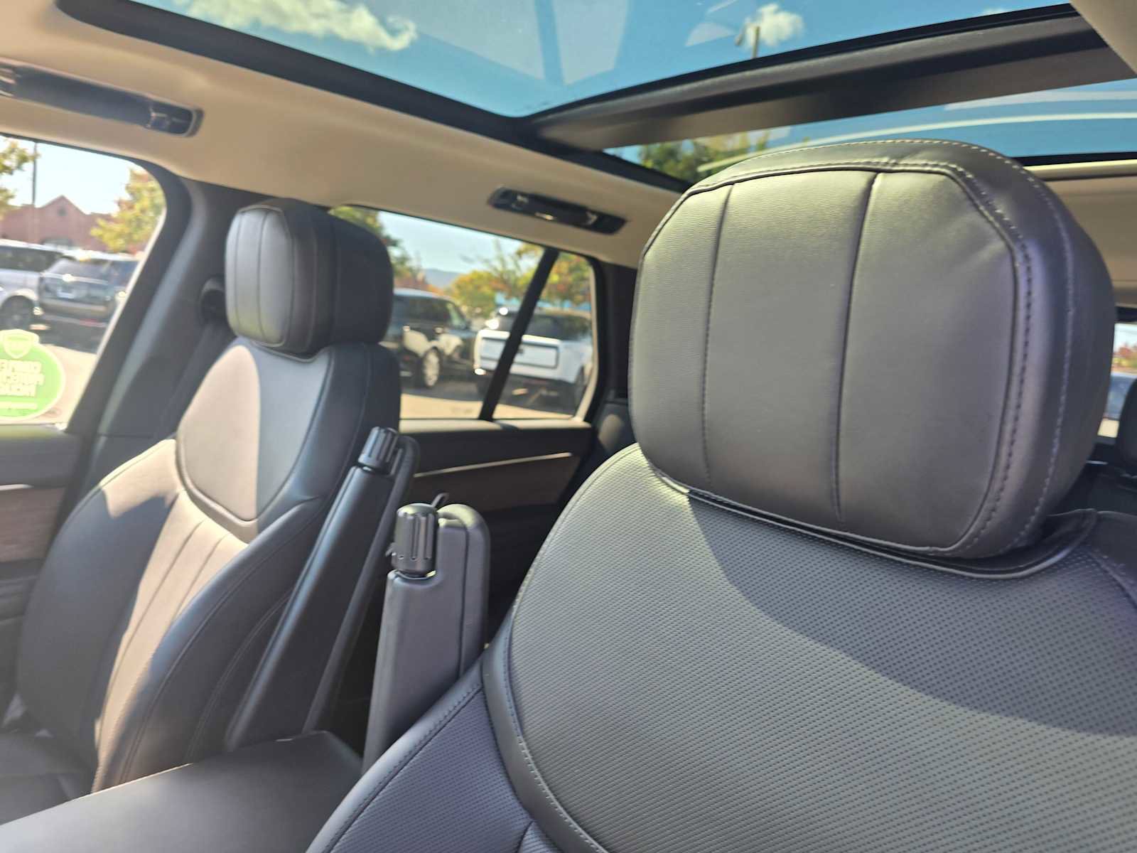 New 2025 Land Rover Range Rover SE image 25