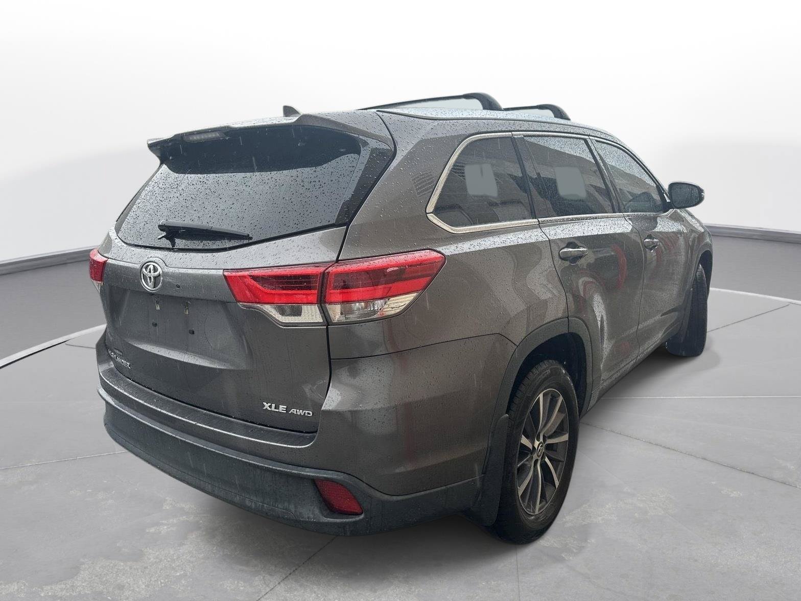Used 2017 Toyota Highlander XLE AWD/4WD image 6