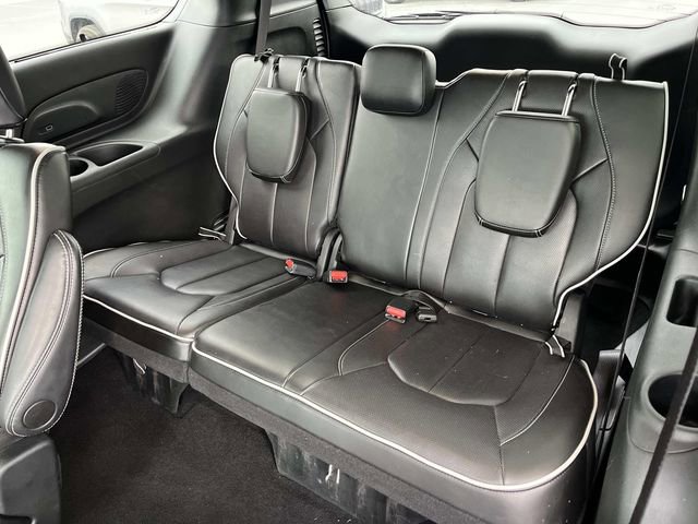 Used 2025 Chrysler Pacifica Limited FWD image 17