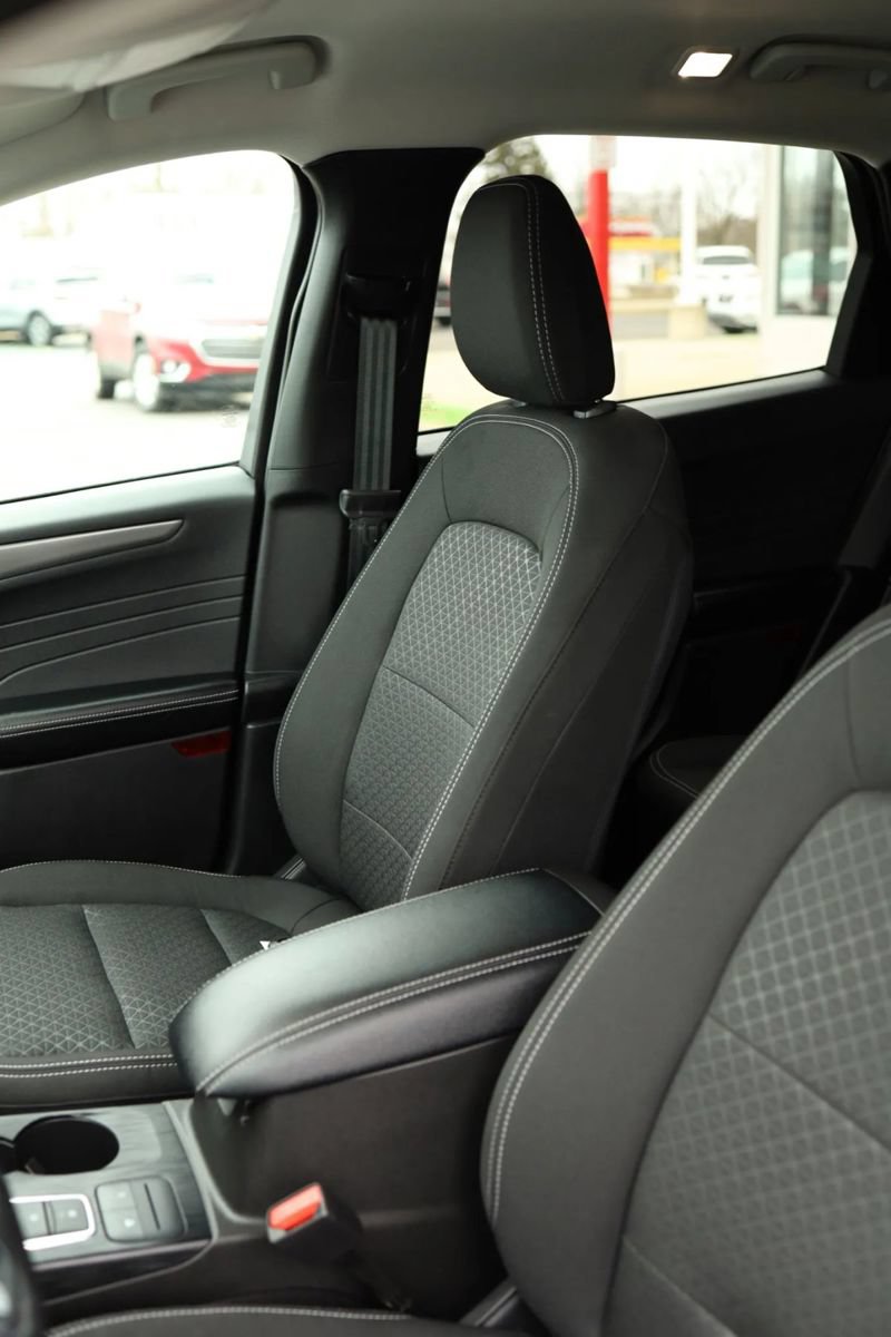 Used 2025 Ford Escape Active w/ Cold Weather Package AWD/4WD image 17