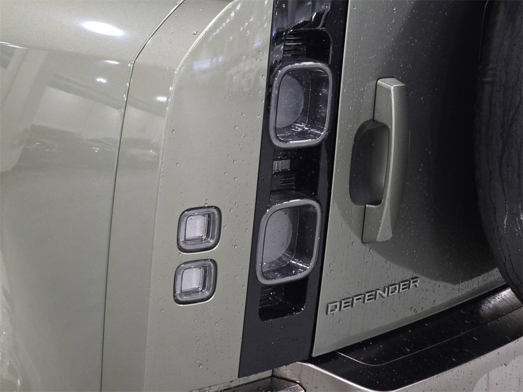 Used 2022 Land Rover Defender 110 X image 31