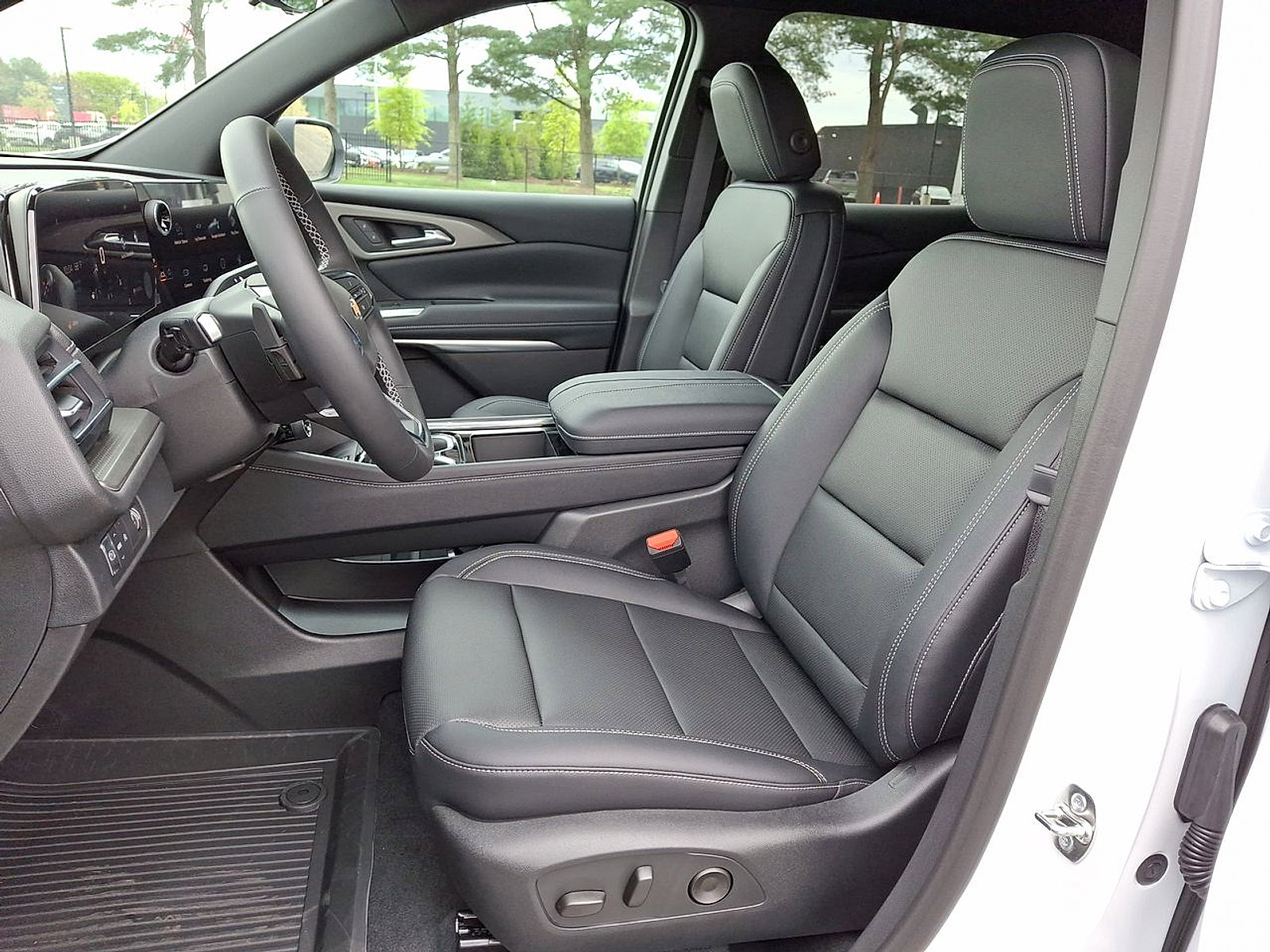 New 2026 Chevrolet Traverse LT w/ Driver Confidence Package FWD image 14