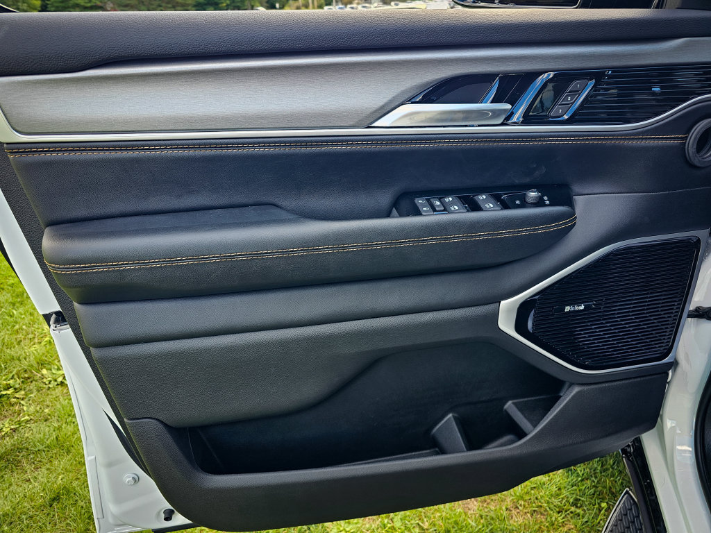 New 2026 Jeep Grand Wagoneer 4WD image 10