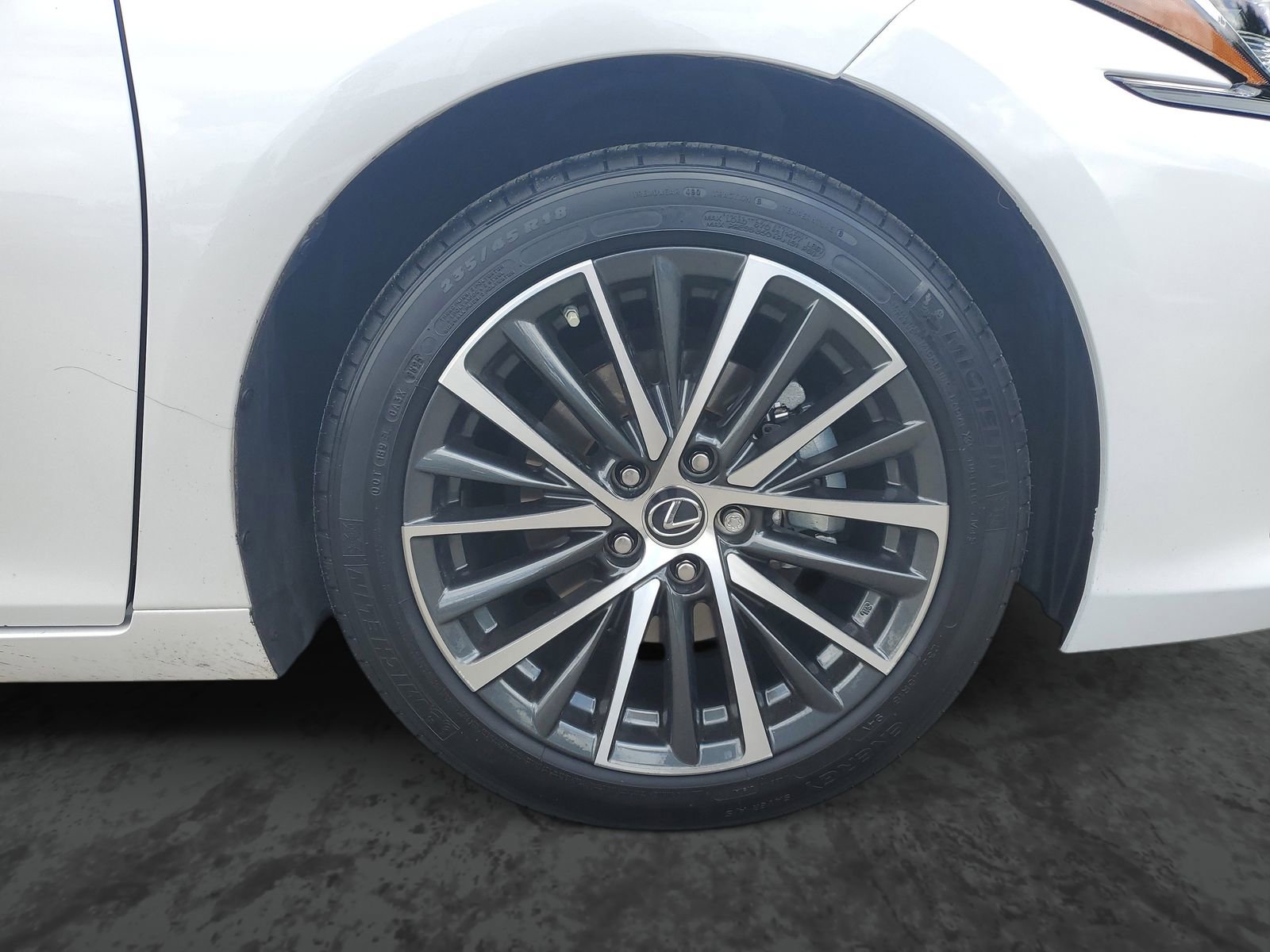 Used 2025 Lexus ES 300h w/ Premium Package FWD image 5