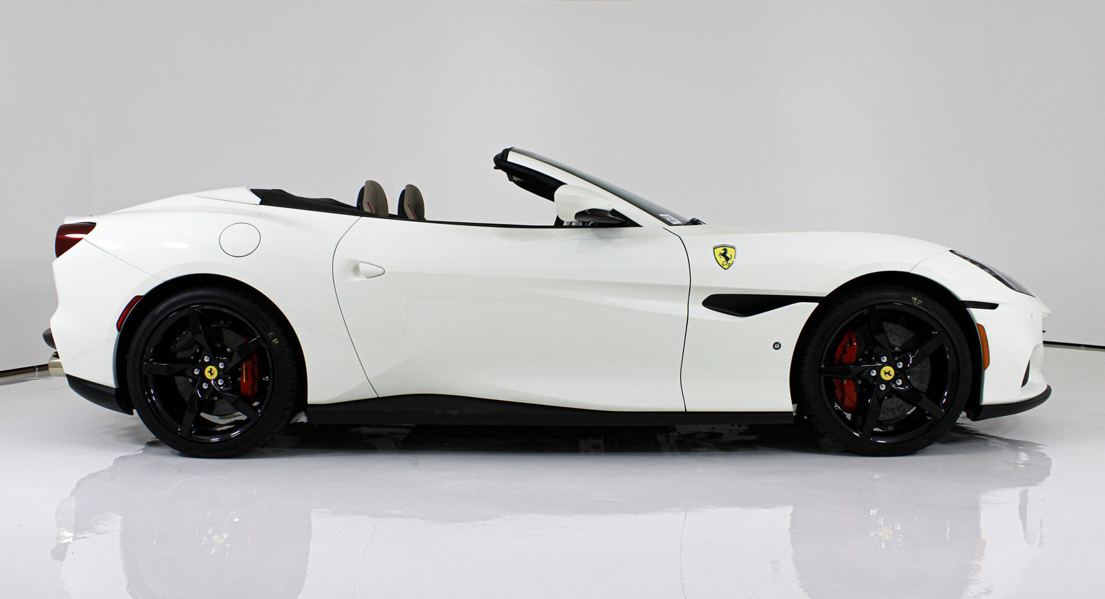 Used 2023 Ferrari Portofino M RWD image 6